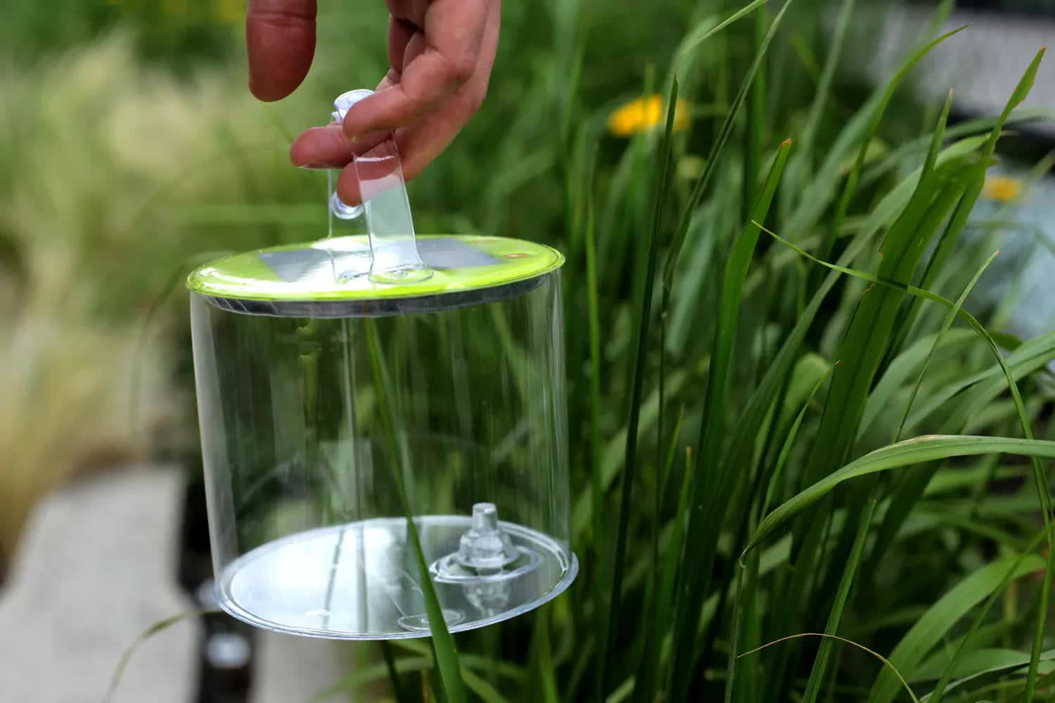 MPOWERD Luci Outdoor 2.0 Solar Light Lantern Camping Hiking