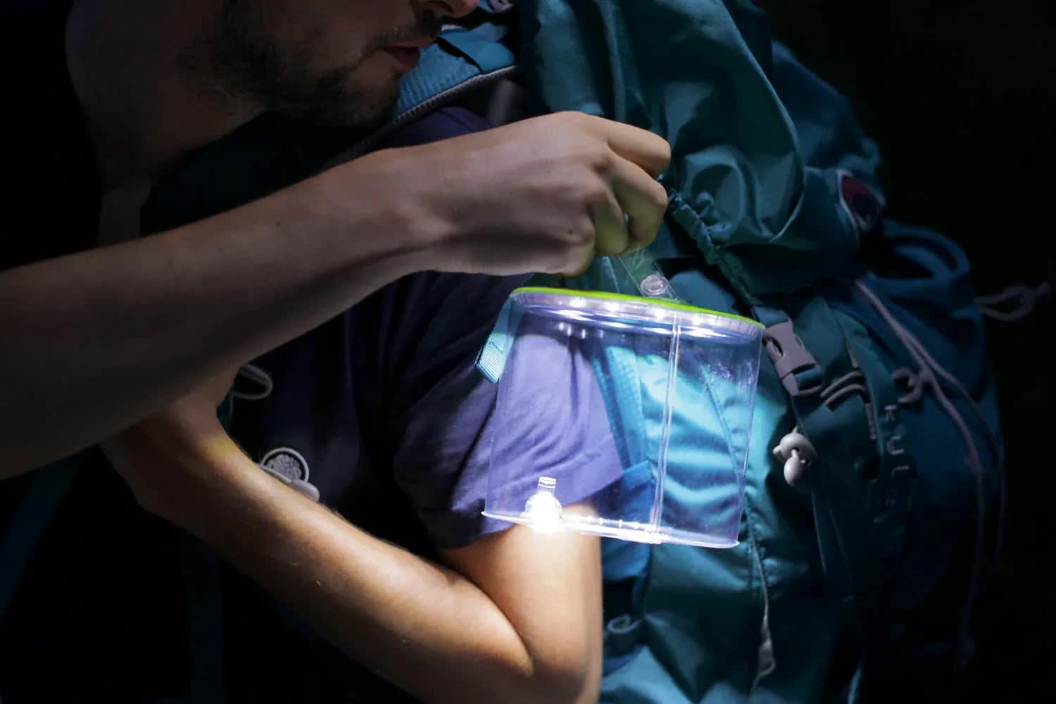 MPOWERD Luci Outdoor 2.0 Solar Light Lantern Camping Hiking